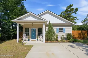 119 NE 11th St, Oak Island, NC 28465 - Photo 2