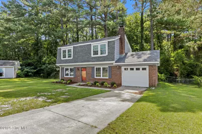 210 E Willowood Lane, Jacksonville, NC 28546 - Photo 2