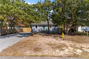 146 NE 13th St, Oak Island, NC 28465 - Photo 2