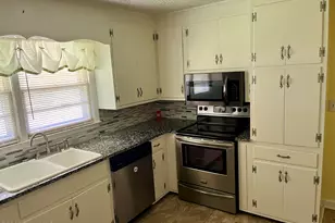 508 Main St, Pollocksville, NC 28573 - Photo 6