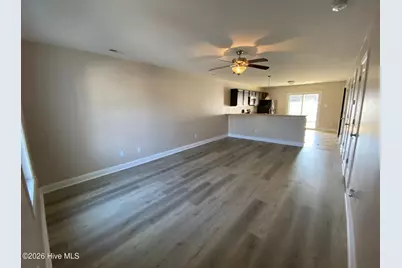 127 W Murrow Lane, Jacksonville, NC 28546 - Photo 2