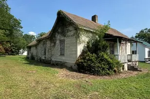 105 2nd St, Laurinburg, NC 28352 - Photo 2