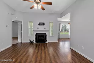 103 Carriage Hills Ct, Richlands, NC 28574 - Photo 4