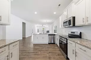 903 Eakins Ln, Richlands, NC 28574 - Photo 8
