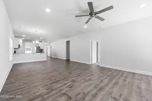 903 Eakins Ln, Richlands, NC 28574 - Photo 4