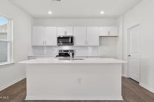 305 Maddox Dr, Aberdeen, NC 28315 - Photo 8