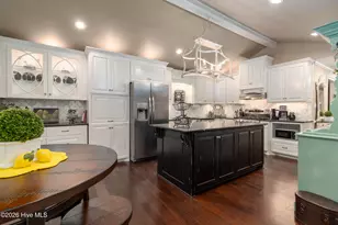 221 E Water St, Edenton, NC 27932 - Photo 8
