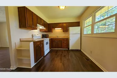 108 Princeton Drive, Jacksonville, NC 28546 - Photo 2