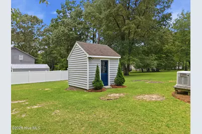 111 N Wedgewood Drive, Washington, NC 27889 - Photo 6