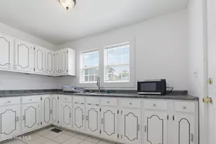 2212 E 7th St, Lumberton, NC 28358 - Photo 12