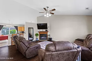 703 Covington Ct, Hubert, NC 28539 - Photo 4