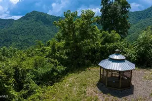 235 Rios Dr, Bryson City, NC 28713 - Photo 2