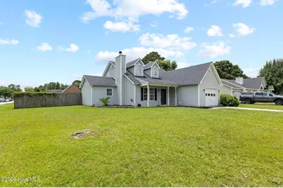 301 Paddock Place, Jacksonville, NC 28546 - Photo 2