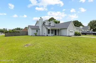 301 Paddock Pl, Jacksonville, NC 28546 - Photo 2