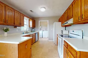 177 Avis Dr, Newport, NC 28570 - Photo 14
