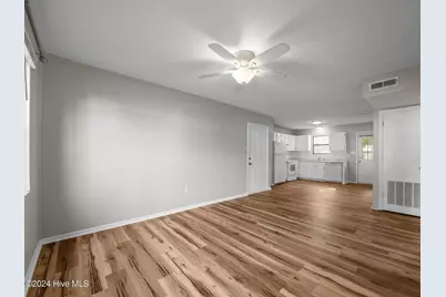 101 Ravenwood Drive #B, Jacksonville, NC 28546 - Photo 2