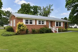 414 E Bostic St, Beulaville, NC 28518 - Photo 2