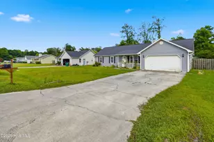 115 Daphne Dr, Hubert, NC 28539 - Photo 2