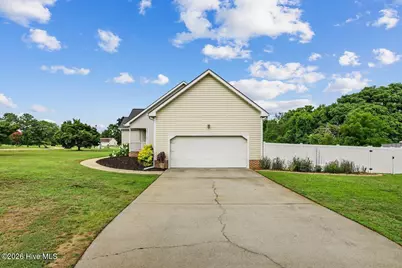 211 Woodcroft Drive, Goldsboro, NC 27534 - Photo 4