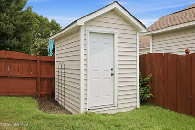 2012 Croyden Circle #B, Greenville, NC 27834 - Photo 10