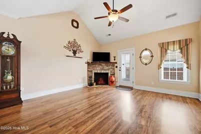 2012 Croyden Circle #B, Greenville, NC 27834 - Photo 22
