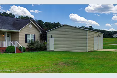 300 Crest Place, Jacksonville, NC 28540 - Photo 2