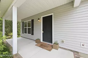 504 Bynum Ave, Maysville, NC 28555 - Photo 2