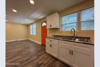 565 Manly Avenue #B, Wilmington, NC 28405 - Photo 6