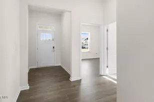 349 Maddox Dr, Aberdeen, NC 28315 - Photo 2