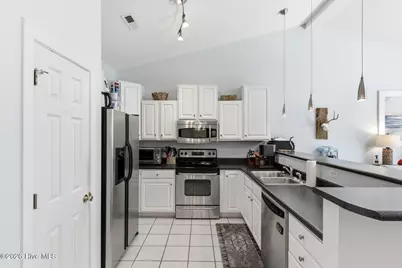 5006 Carleton Drive #Unit 109, Wilmington, NC 28403 - Photo 8