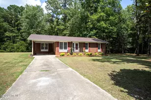 182 Crabapple Ln, Lake Waccamaw, NC 28450 - Photo 2