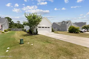 318 Long Pond Dr, Sneads Ferry, NC 28460 - Photo 2