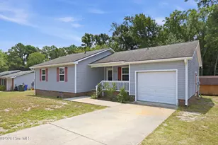 104 Bayberry Rd, Newport, NC 28570 - Photo 2