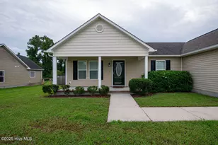 202 Cottage Brook Ct, Richlands, NC 28574 - Photo 2
