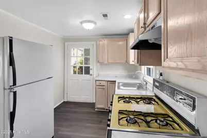 211 Lawson Street, New Bern, NC 28562 - Photo 16