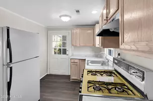 211 Lawson St, New Bern, NC 28562 - Photo 16