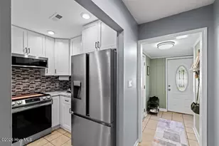 200 W Saltwood Pl, Jacksonville, NC 28540 - Photo 10