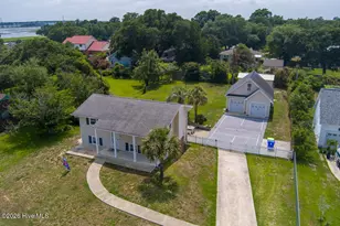 310 Holly Ln, Cape Carteret, NC 28584 - Photo 2