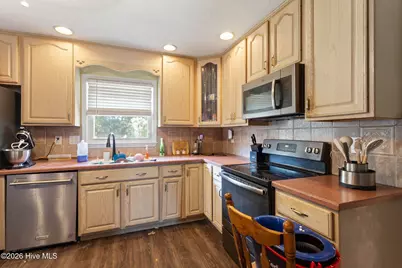 609 Francis Court, Spring Lake, NC 28390 - Photo 6