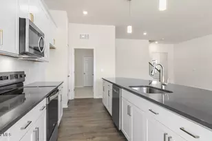824 Fernwind Cir, Aberdeen, NC 28315 - Photo 10