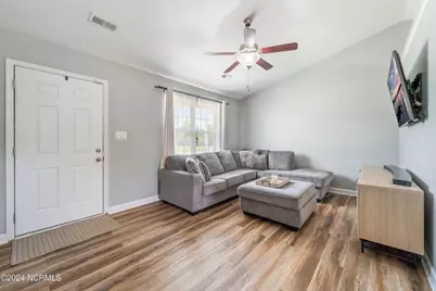 120 Woodbury Farm Drive, Jacksonville, NC 28540 - Photo 4