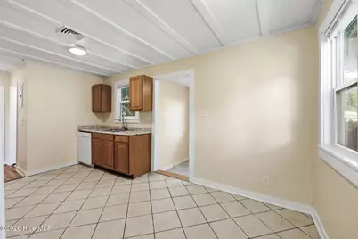 1101 Meadows Street, New Bern, NC 28560 - Photo 8