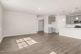 353 Maddox Dr, Aberdeen, NC 28315 - Photo 8