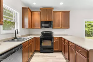 110 S Stone Dr, Sneads Ferry, NC 28460 - Photo 10