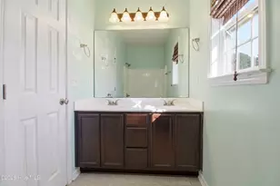 412 Savannah Dr, Jacksonville, NC 28546 - Photo 10