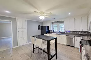 27 East Dr, Jacksonville, NC 28546 - Photo 8