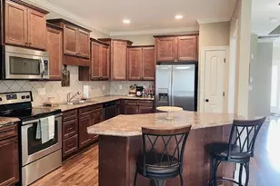 2016 Leighton Dr, Greenville, NC 27834 - Photo 4