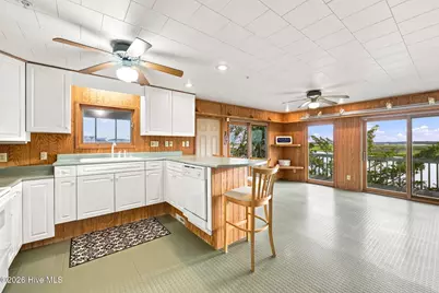 957 Broadway Street, Surf City, NC 28445 - Photo 10