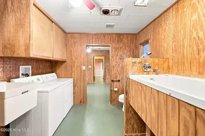 957 Broadway Street, Surf City, NC 28445 - Photo 18
