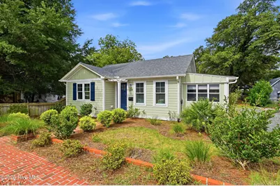 609 Clarendon Avenue, Southport, NC 28461 - Photo 2